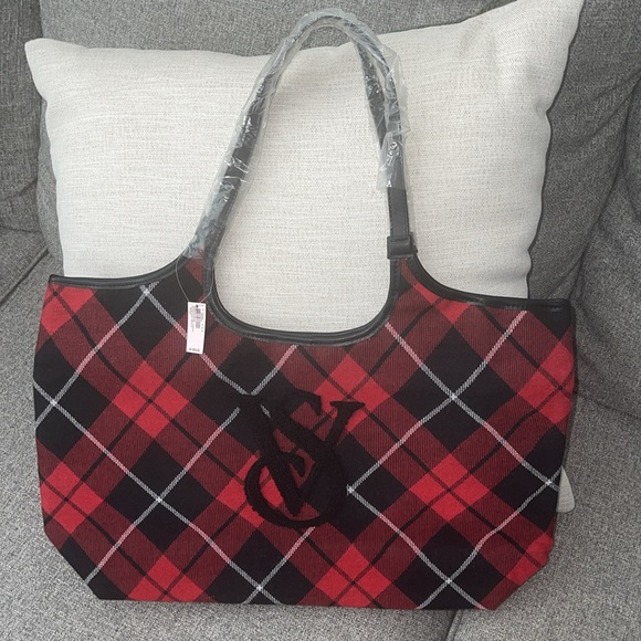 𝐕𝐢𝐜𝐭𝐨𝐫𝐢𝐚 𝐒𝐞𝐜𝐫𝐞𝐭 𝐩𝐥𝐚𝐢𝐝 𝐭𝐨𝐭𝐞 𝐛𝐚𝐠 - Picture 2 of 4